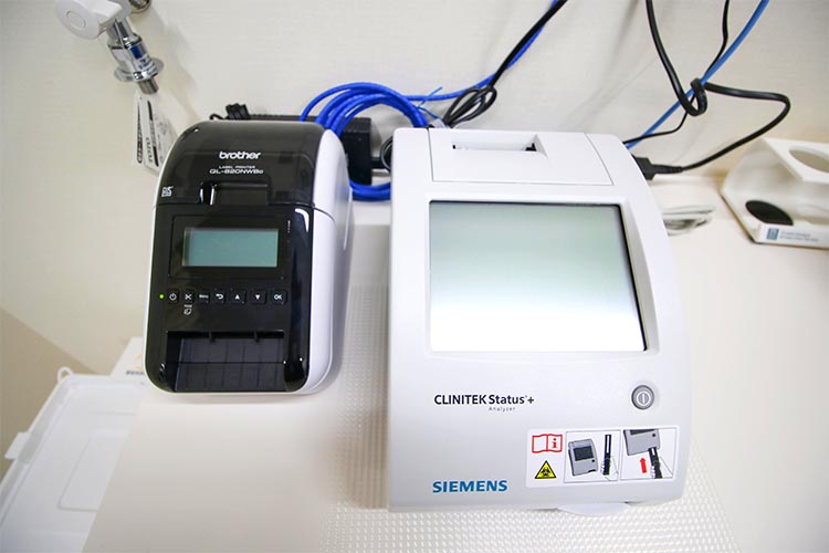小型尿分析装置