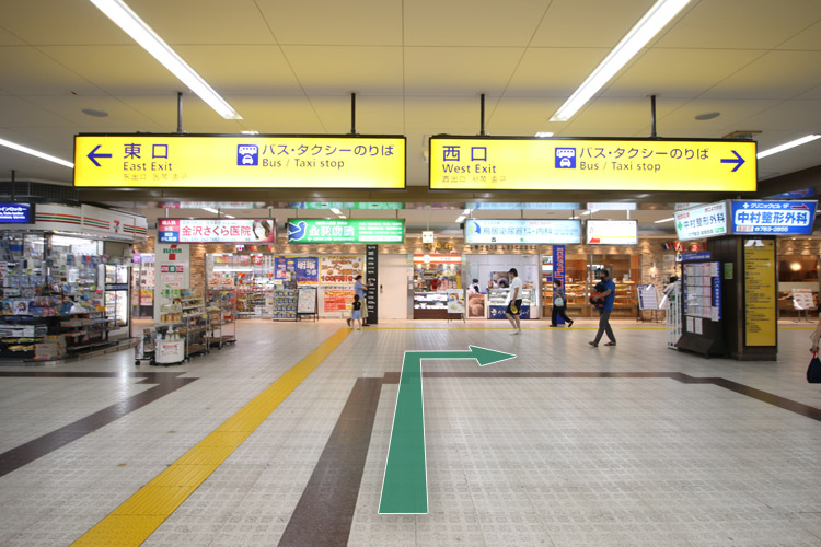1，改札を出て、西口（右）に曲がってください。